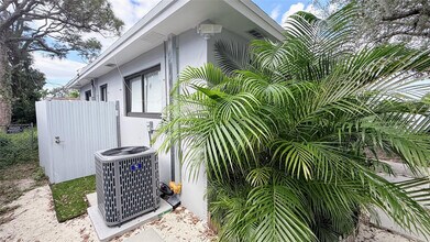433 NW 15th Way in Fort Lauderdale, FL - Building Photo - Building Photo