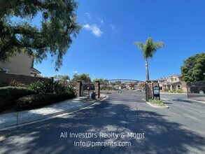 388 Monte Vista Way in Oceanside, CA - Building Photo - Building Photo