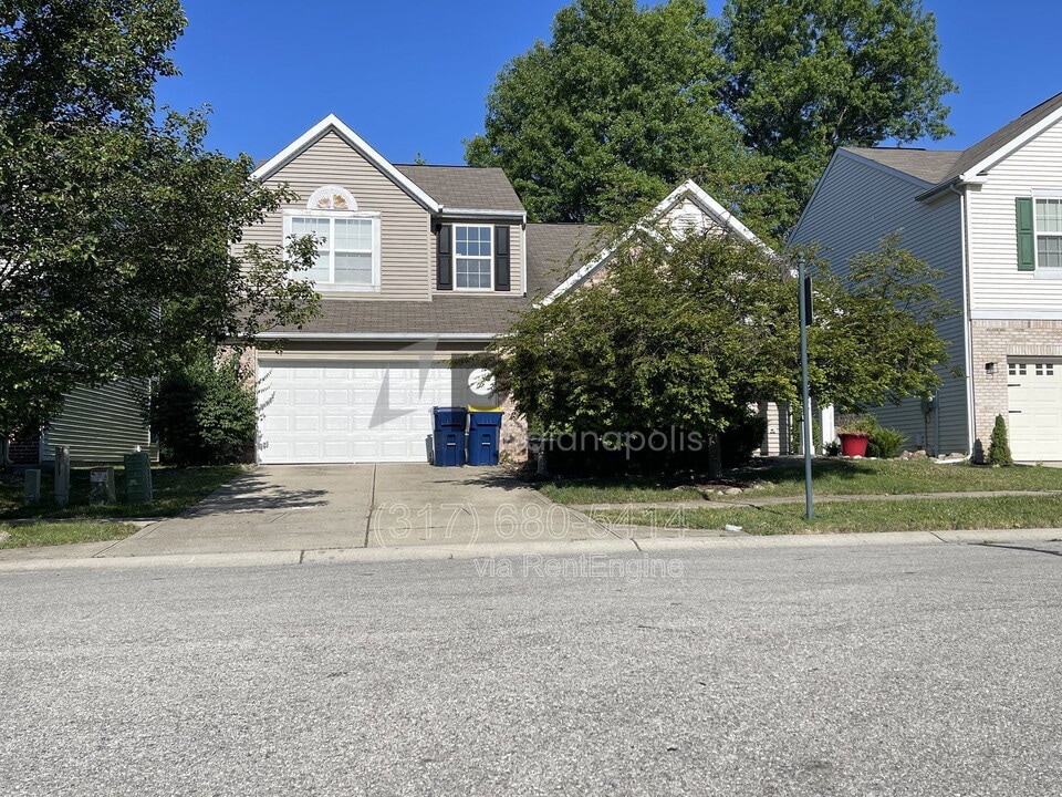 13034 W Elster Way in Fishers, IN - Building Photo