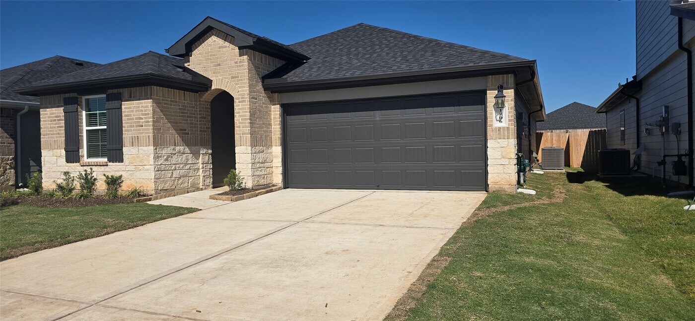 1706 STELVIO PASS Dr in Richmond, TX - Building Photo