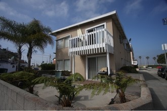 6700 Vista Del Mar in Playa Del Rey, CA - Building Photo - Building Photo