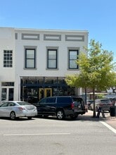 102 E Alamo St in Brenham, TX - Building Photo - Building Photo