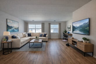 Fairway Manor Senior Rental Apartments 55+ in Patchogue, NY - Foto de edificio - Building Photo