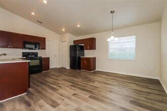5035 Belmont Park Ln in Mulberry, FL - Foto de edificio - Building Photo