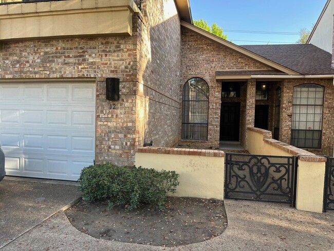 109 E Del Mar Blvd in Laredo, TX - Foto de edificio - Building Photo