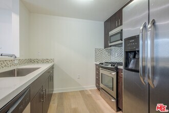 436 S Virgil Ave-Unit -510 in Los Angeles, CA - Building Photo - Building Photo