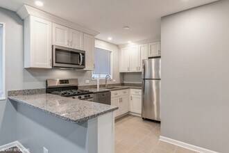 1970 Green Bay Rd in Highland Park, IL - Building Photo - Building Photo