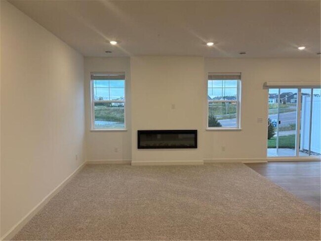 10513 Harbor Ln N in Maple Grove, MN - Building Photo - Building Photo