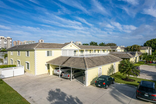 Piedmont Club in Naples, FL - Foto de edificio - Building Photo