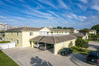 Piedmont Club in Naples, FL - Foto de edificio - Building Photo