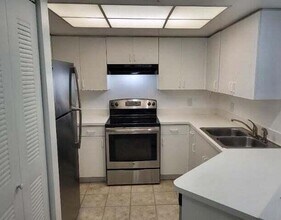 4159 N Haverhill Rd in West Palm Beach, FL - Building Photo - Building Photo