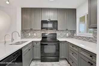 7 Arbor Club Dr in Palm Valley, FL - Building Photo - Building Photo