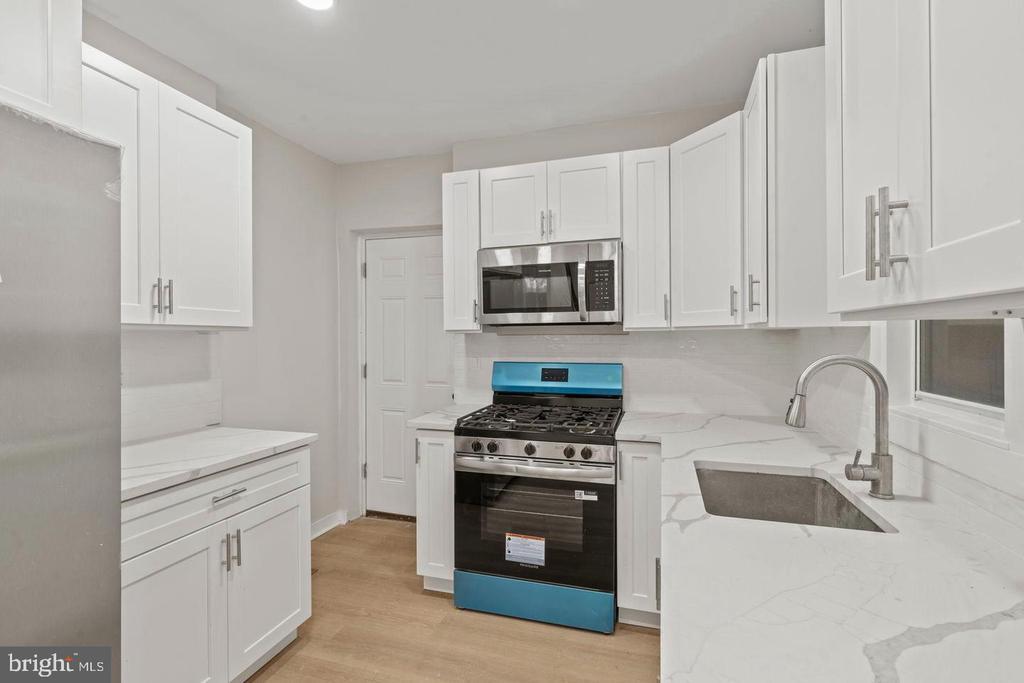 2321 W Firth St in Philadelphia, PA - Building Photo