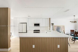 10233 NW 52nd Ln in Doral, FL - Building Photo - Building Photo