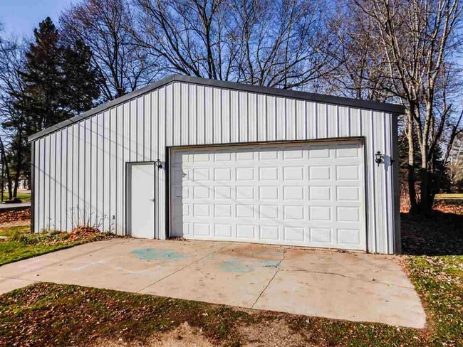 219 Cherry Ave in Oconto Falls, WI - Building Photo - Building Photo