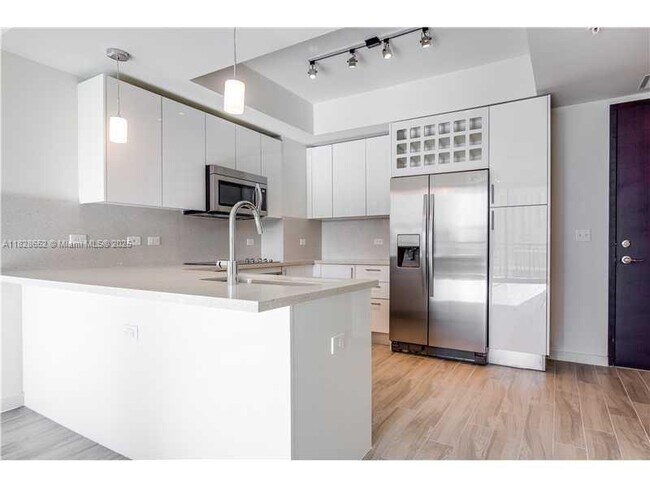 999 SW 1st Ave, Unit 1810 in Miami, FL - Building Photo - Building Photo
