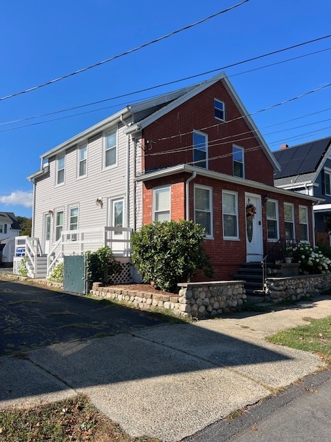 29 Locust St, Unit 2 in Lynn, MA - Foto de edificio - Building Photo