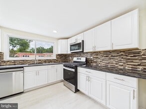 2033 Valleyview Dr in Folcroft, PA - Building Photo - Building Photo