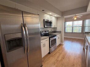 550 SW 137th Ave in Pembroke Pines, FL - Building Photo - Building Photo