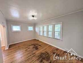 22153 Pleasant Ave in Eastpointe, MI - Building Photo - Building Photo