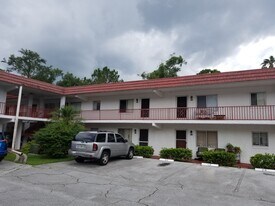 400 El Camino Dr in Winter Haven, FL - Building Photo