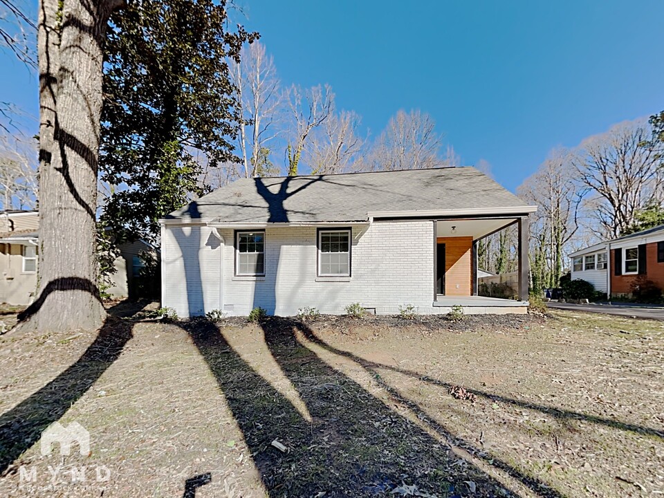 2407 Ben Hill Rd in East Point, GA - Building Photo