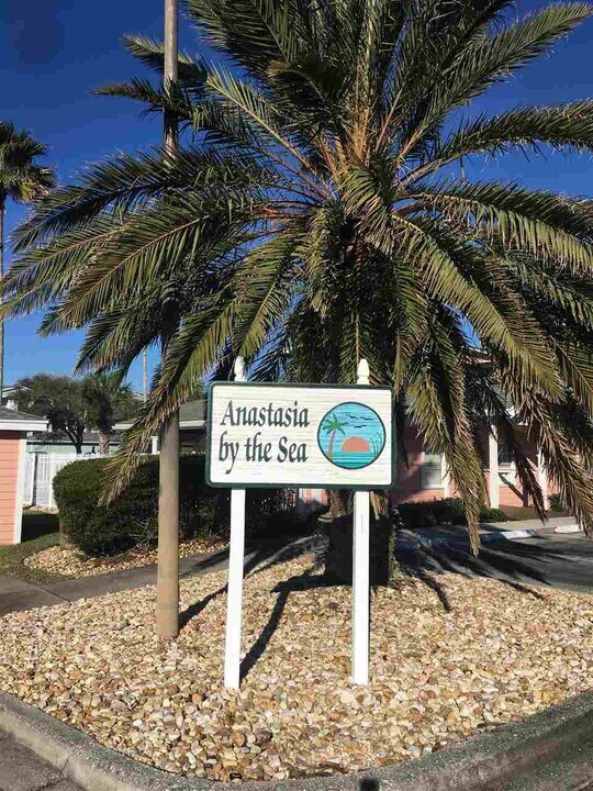 210 16th St in St. Augustine, FL - Building Photo