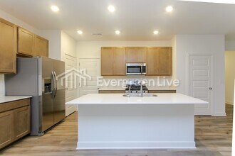 4460 Laughter Ct in Indianapolis, IN - Building Photo - Building Photo