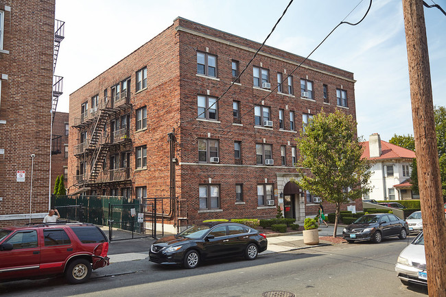 Coleman Apartments in Bridgeport, CT - Foto de edificio - Building Photo