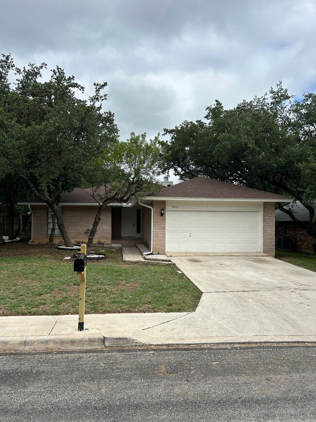 8311 Shallow Creek Dr in San Antonio, TX - Building Photo - Building Photo