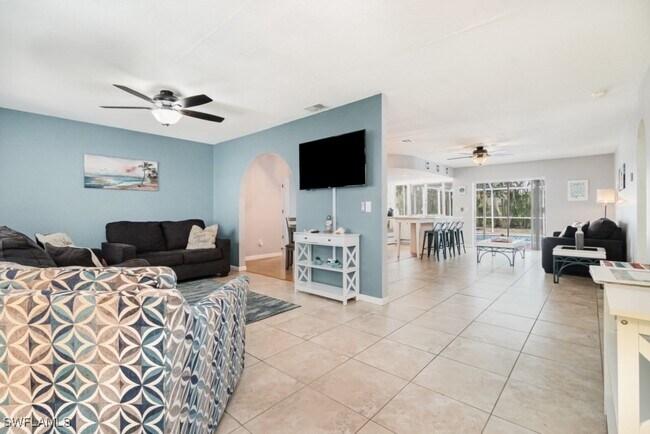 property at 922 SE 25th Ln