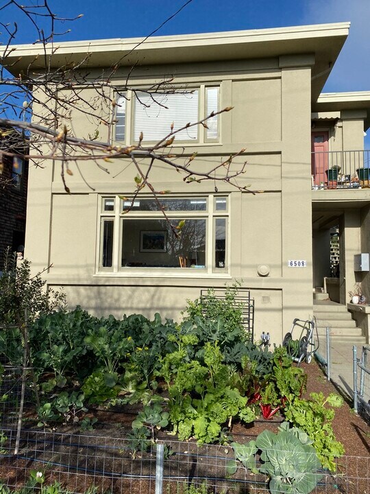 6508 Dana St, Unit D2 in Oakland, CA - Foto de edificio