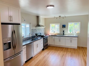 2327 Browning St in Berkeley, CA - Building Photo - Interior Photo