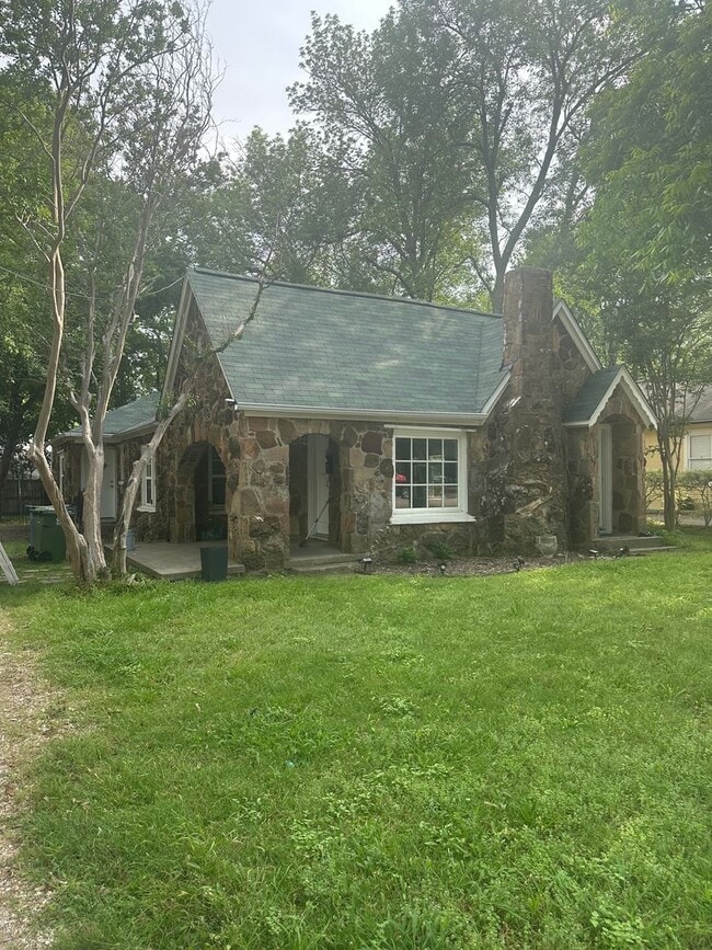 property at 222 E Franklin St