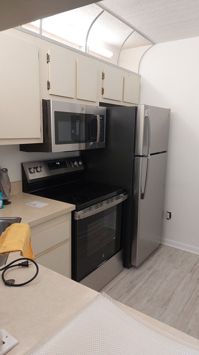 9610 Green Cypress Ln, Unit 15 in Ft. Myers, FL - Foto de edificio - Building Photo