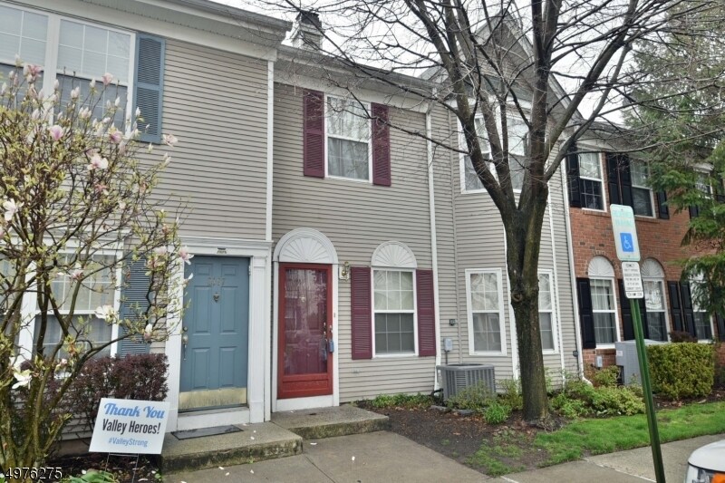 2196 Kent Ct in Mahwah, NJ - Building Photo