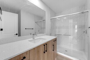 6381 King Wynd SW in Edmonton, AB - Building Photo