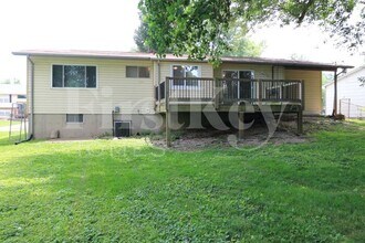 2335 Bramble Ln in Florissant, MO - Foto de edificio - Building Photo