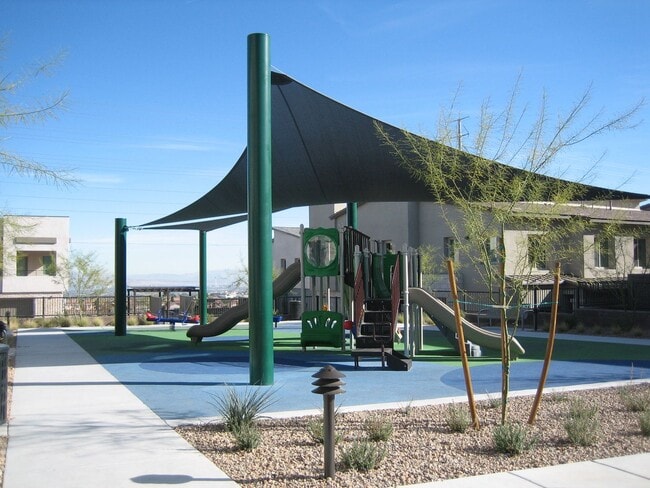 600 Carriage Hill Dr in Las Vegas, NV - Building Photo - Building Photo