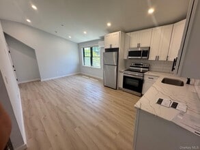 544 Locust Ave in Port Chester, NY - Building Photo - Building Photo