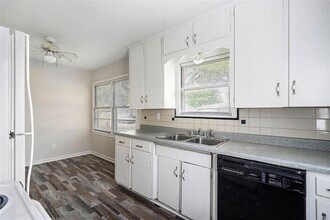 3001 Rust Ave in Texas City, TX - Building Photo - Building Photo