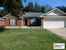 8061 Garrett Pines Dr in Columbus, GA - Building Photo