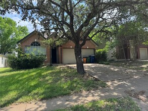 709 Shade Tree Dr in Austin, TX - Building Photo - Building Photo