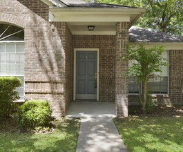 1311 Buchans Dr in Spring, TX - Foto de edificio - Building Photo