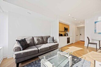 225 Adelaide St W, Unit SI ID1357593P in Toronto, ON - Building Photo - Building Photo