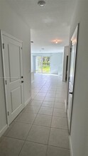 4612 Hollister Ave in Greenacres, FL - Foto de edificio - Building Photo