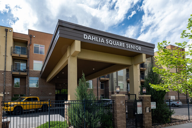 Dahlia Square Senior Apartments in Denver, CO - Foto de edificio - Building Photo