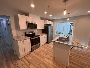 910 N Oliver Ave in Minneapolis, MN - Building Photo - Building Photo