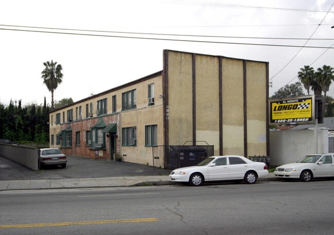 2860 Rowena Ave in Los Angeles, CA - Building Photo - Building Photo