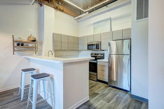 Amazon Apartments in Muskegon, MI - Foto de edificio - Building Photo
